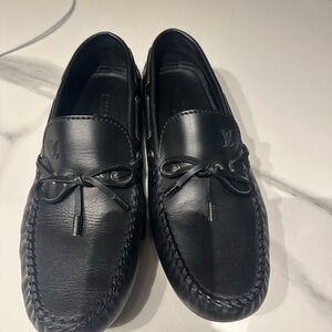 Louis Vuitton Elegant Black Leather Loafers